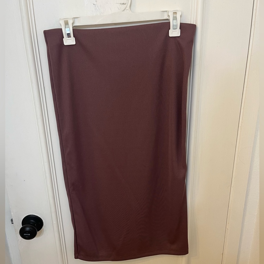 Mauve colored mid length skirt Size L
